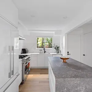 Modern Kitsilano 2 Bedroom With A Hot Tub Holiday home Vancouver